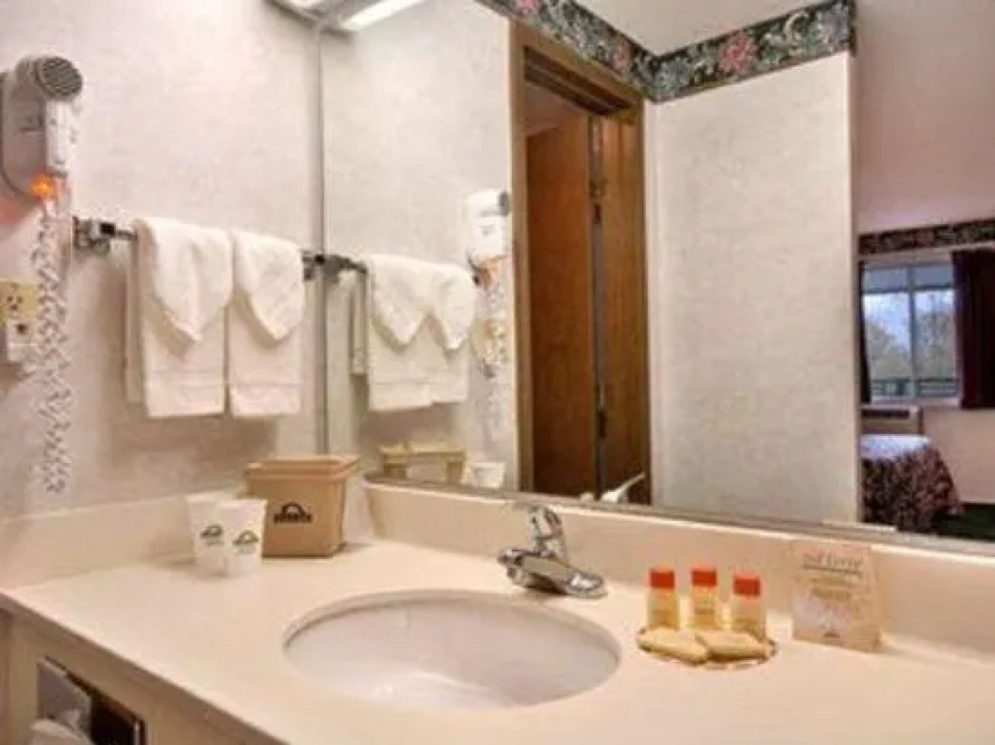 Days Inn by Wyndham Lenox MA