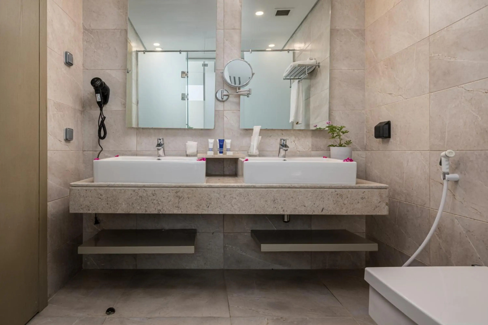 The G Hotel Seashell