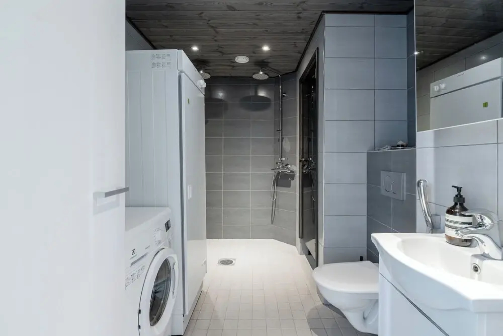 Spacious 2BR Cabin at Riihivuori Peak