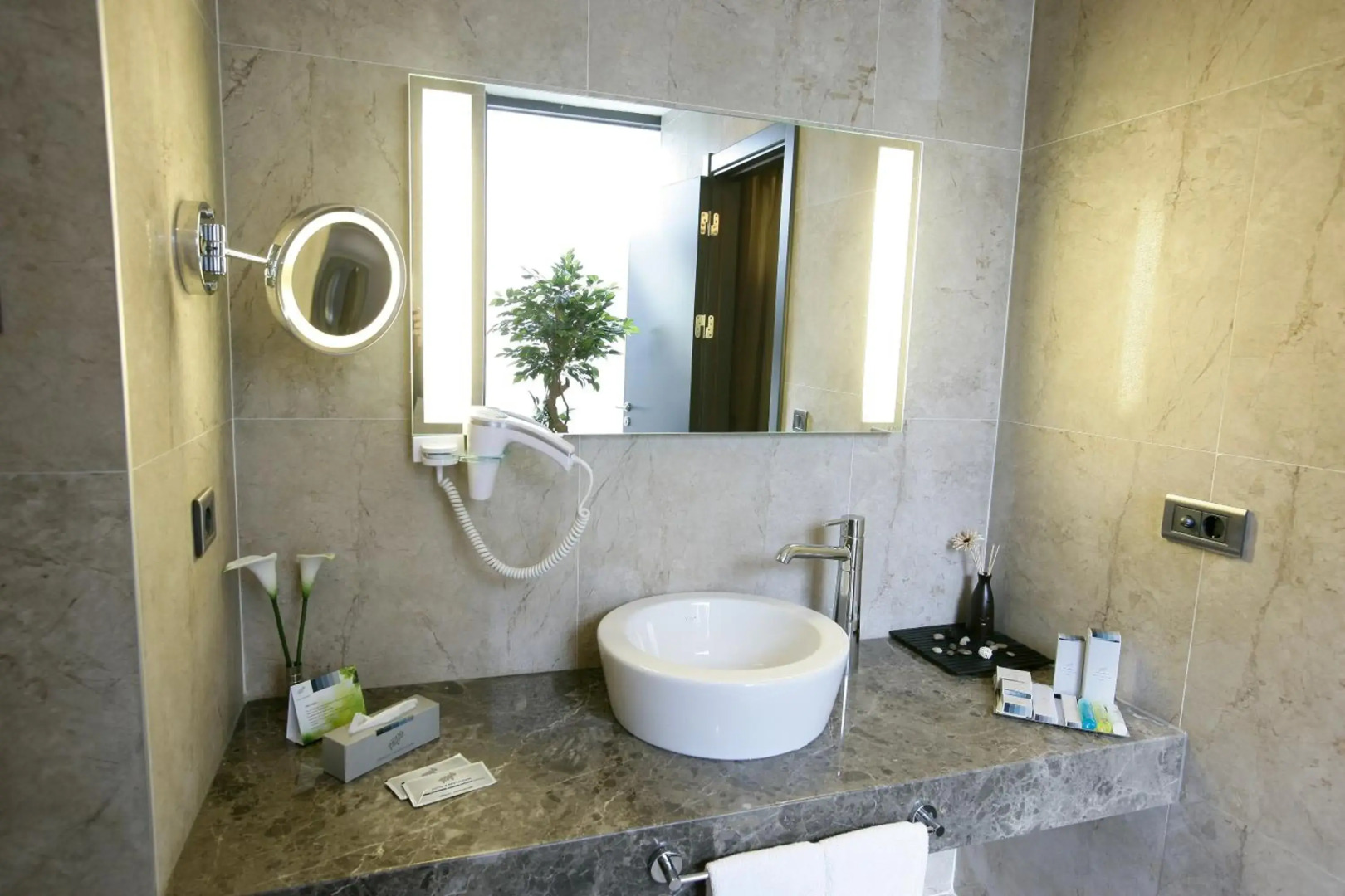 RYS Hotel & Restaurant