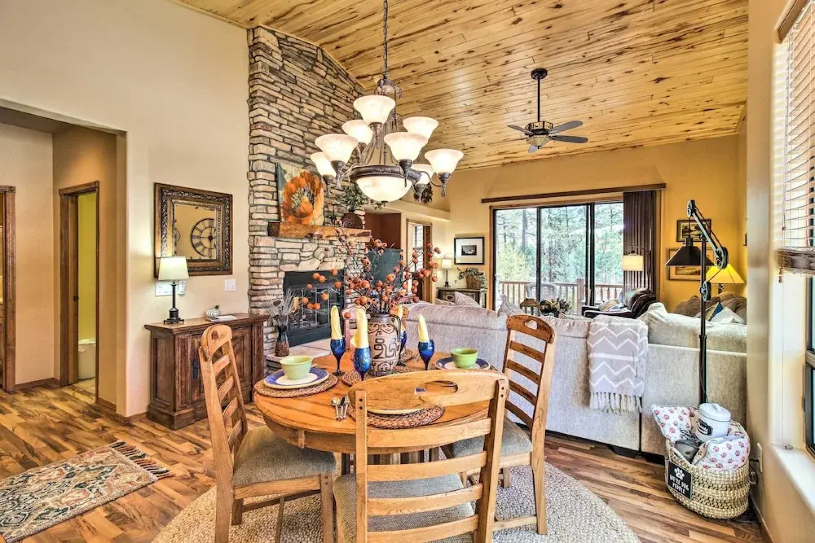 Fireside Comfort & Family Fun: Wooded Show Low Gem