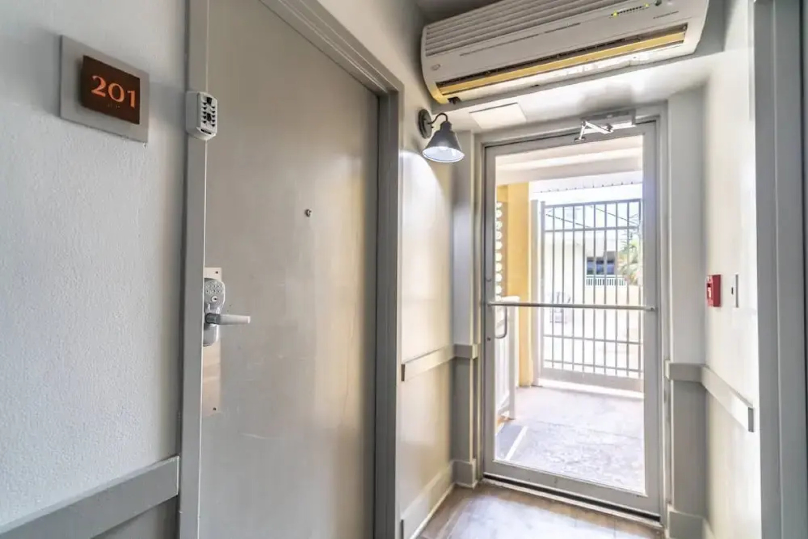 201 Little Harbor Inn