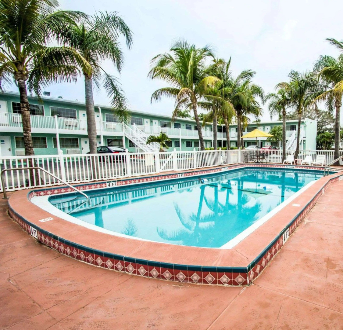 Econo Lodge Cocoa Beach - near the Port
