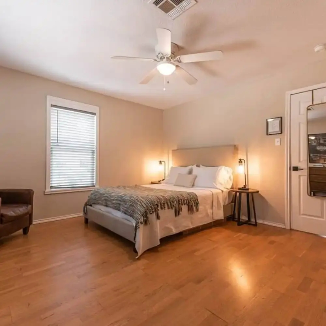 Escape to a Restored 1920s East Waco Bungalow