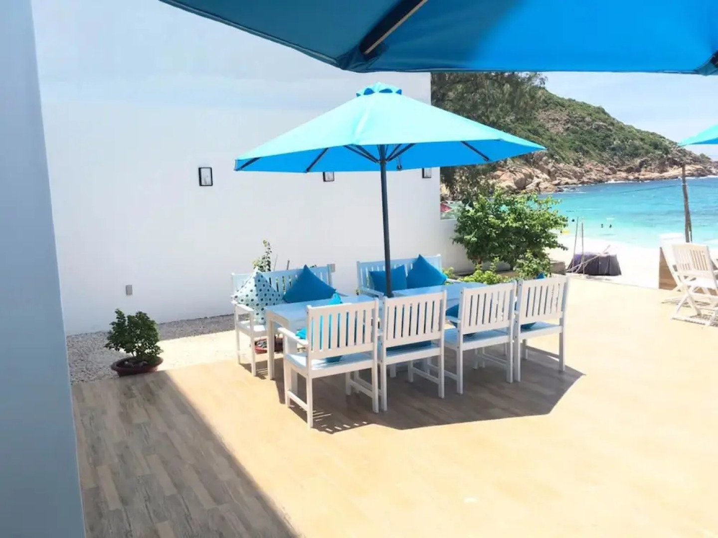 Blue Anchor Lodge & Cafe-Binh Ba Island