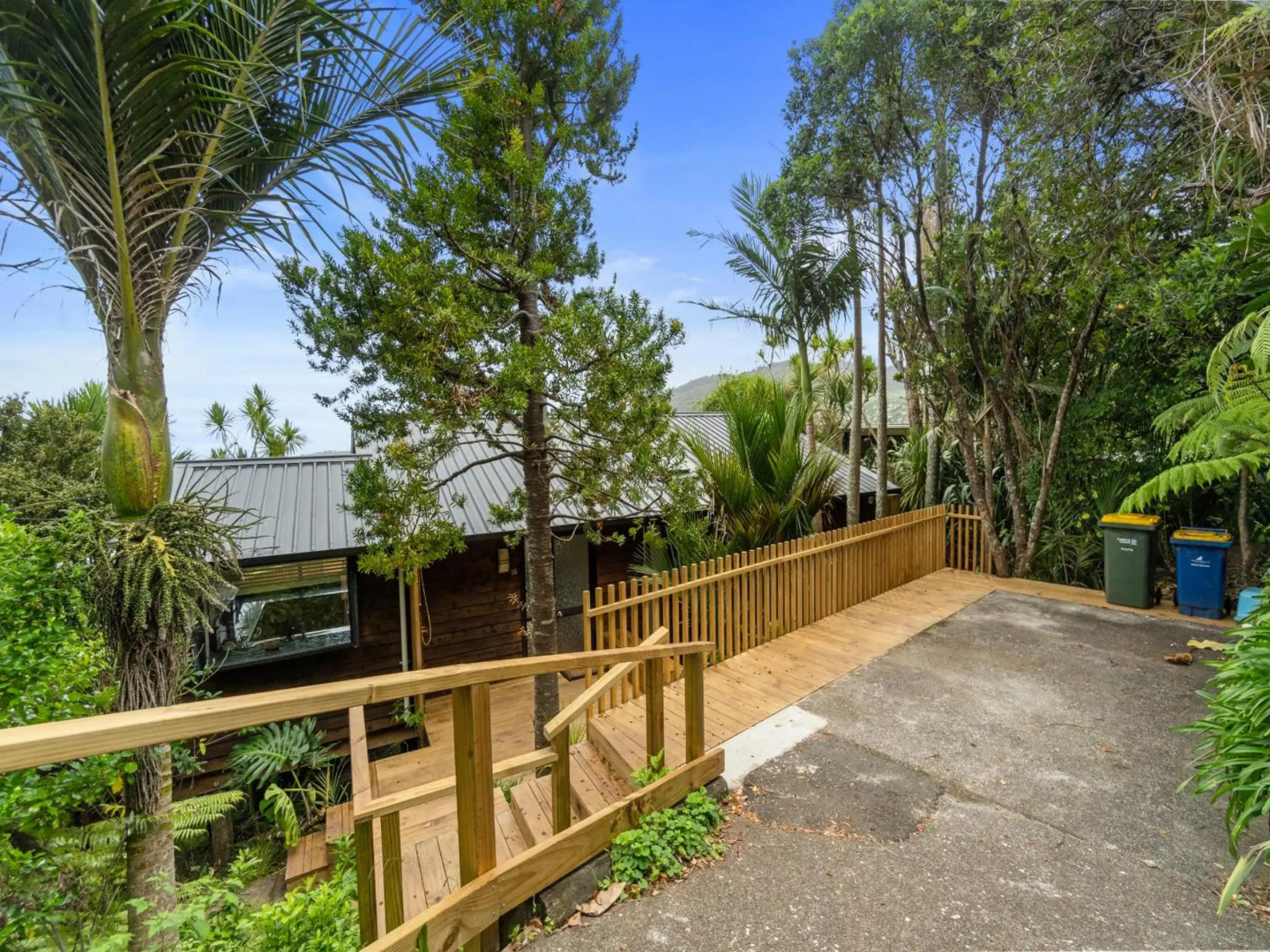 Perfectly Piha - Piha Holiday Home