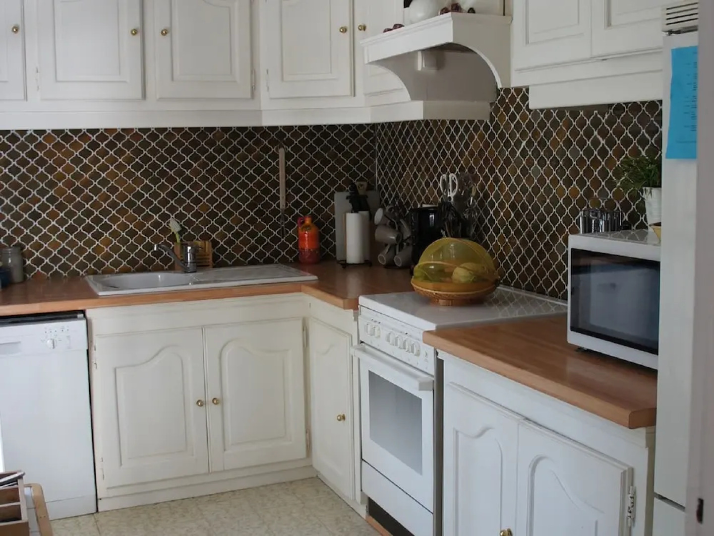 Charming Holiday Home in Régusse, Provence With Terrace