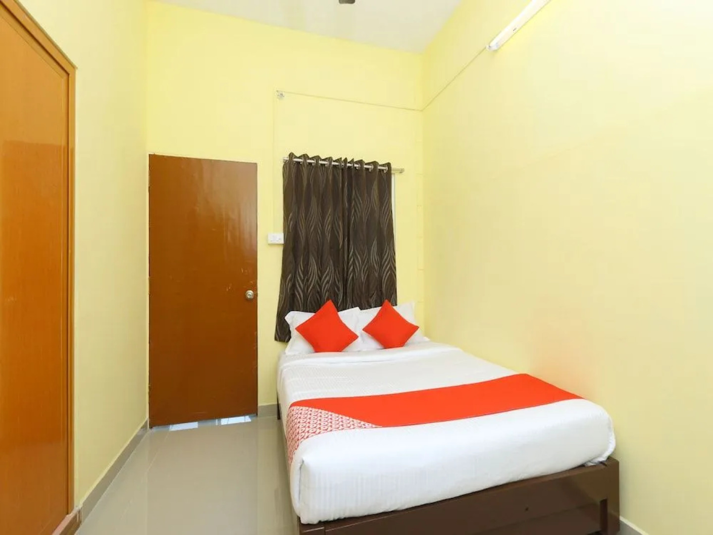 Oyo 15480 West Wood Residency