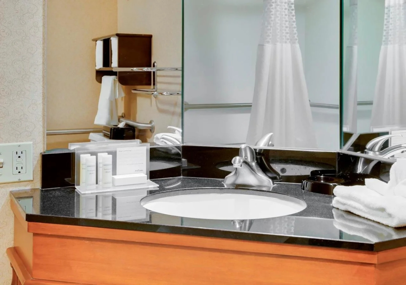 Pittsburgh Airport Inn and Suites