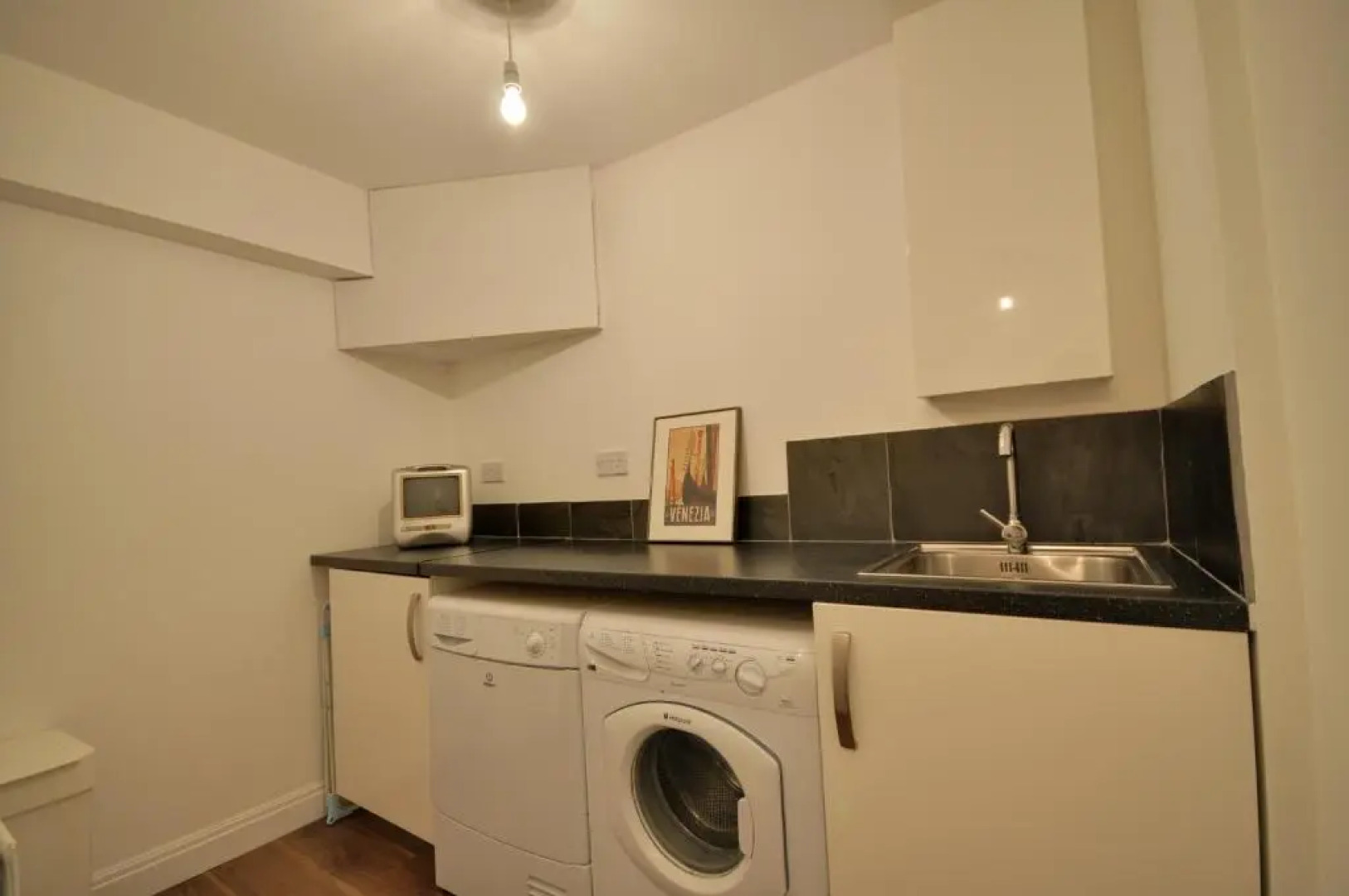 The Garden Apartment, Near Airport & City