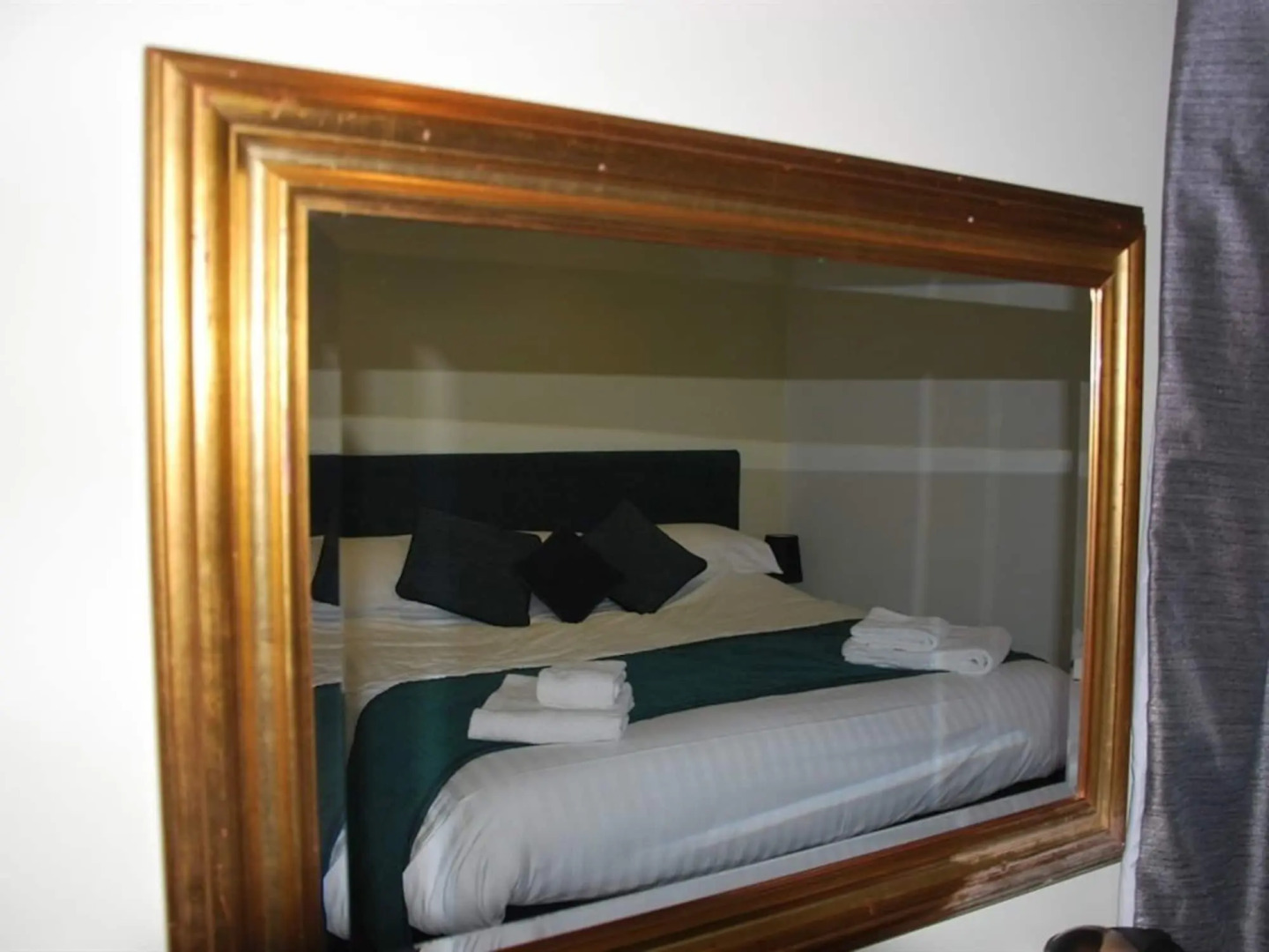 The Golden Fleece Inn