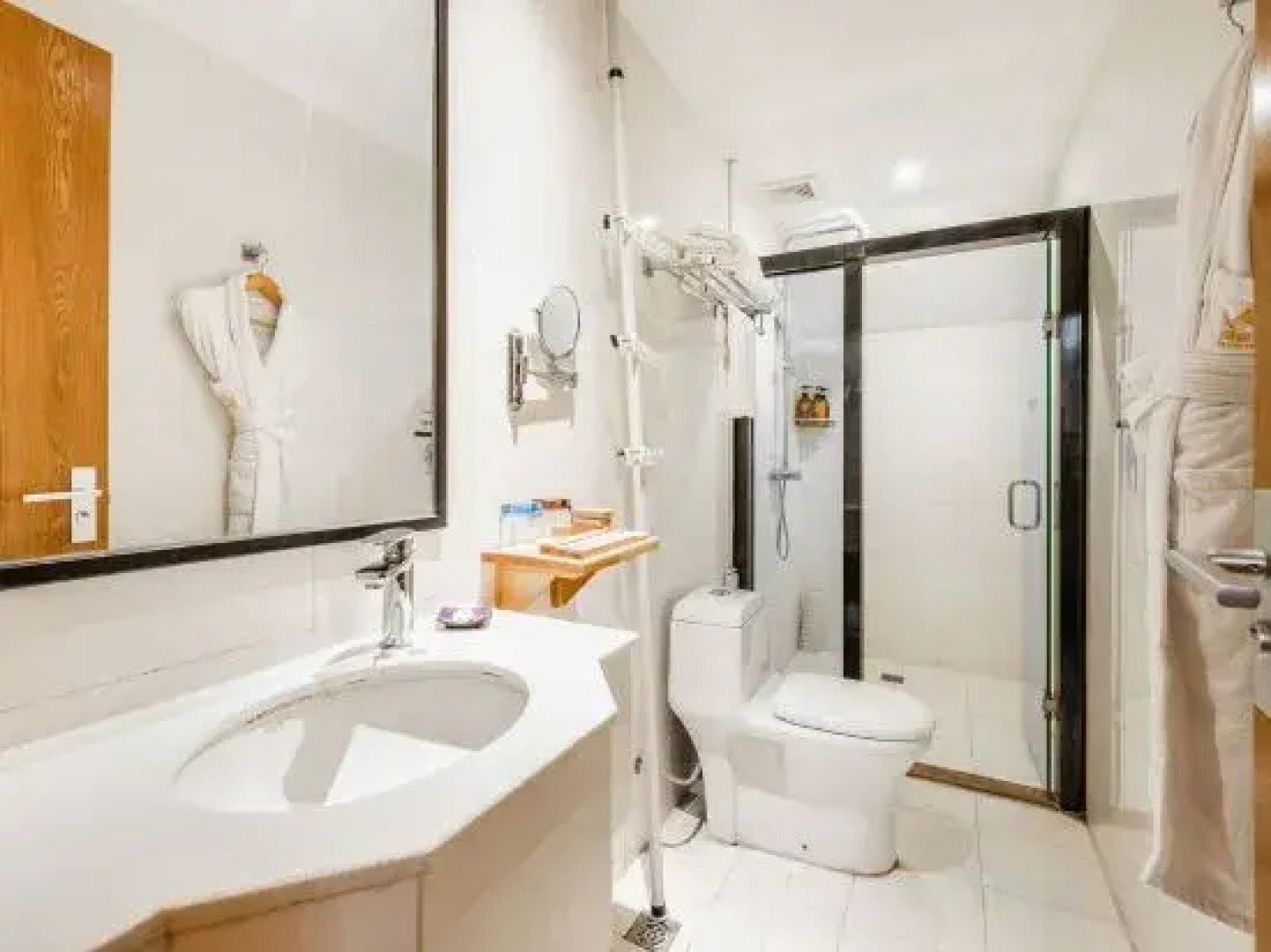 The Taibai Mountain Phoenix Spr Hotel