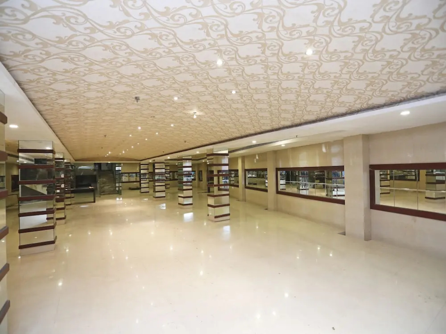 Skylark Hotel by OYO Rooms