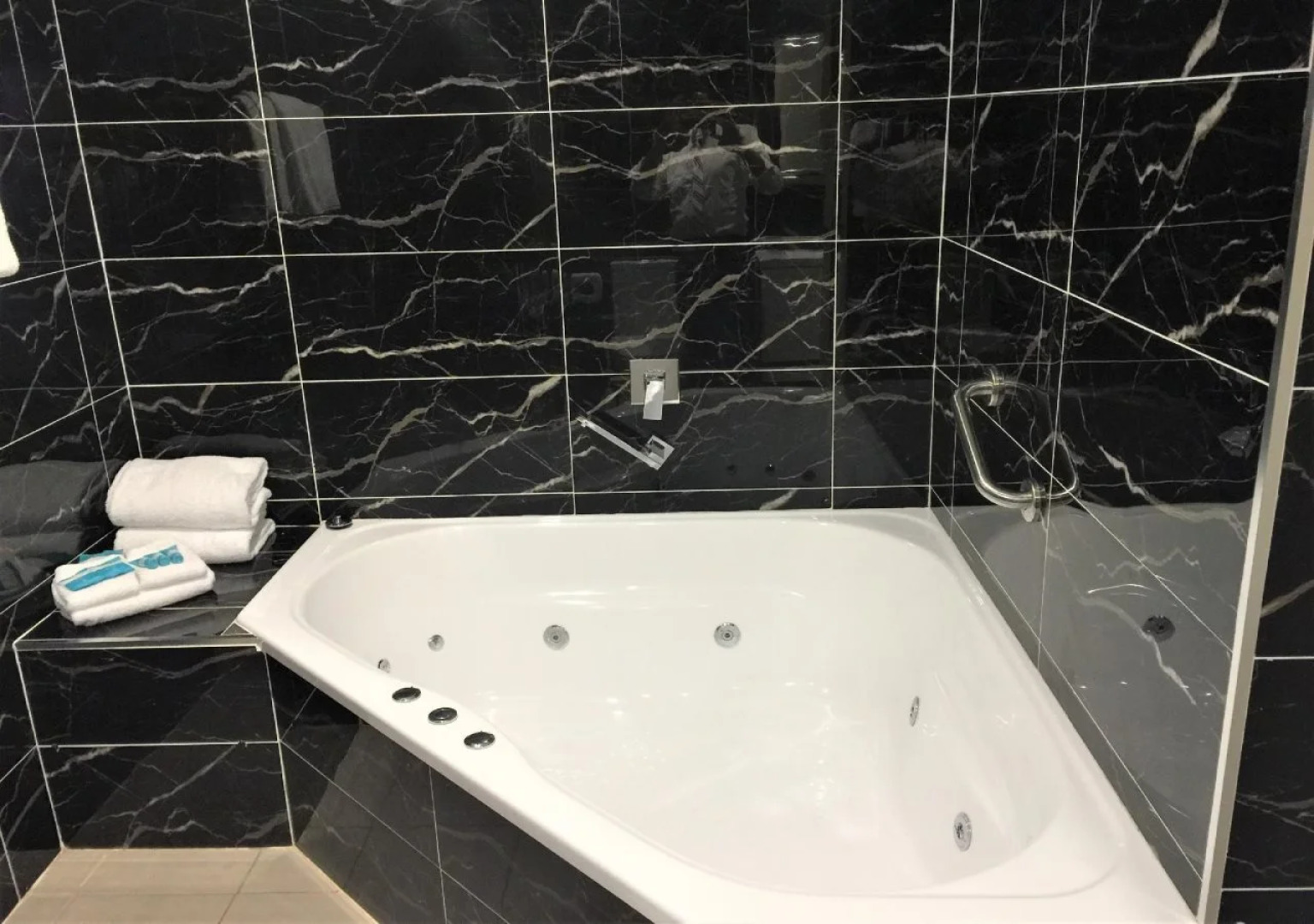 Mollymook Shored Hotel