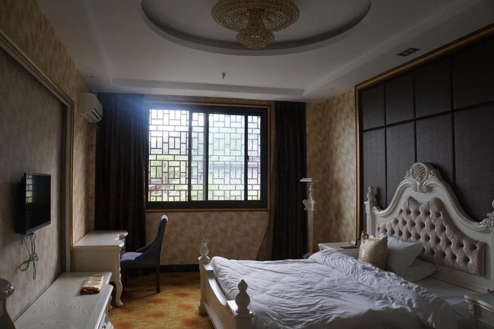 Dadongshan Holiday Inn