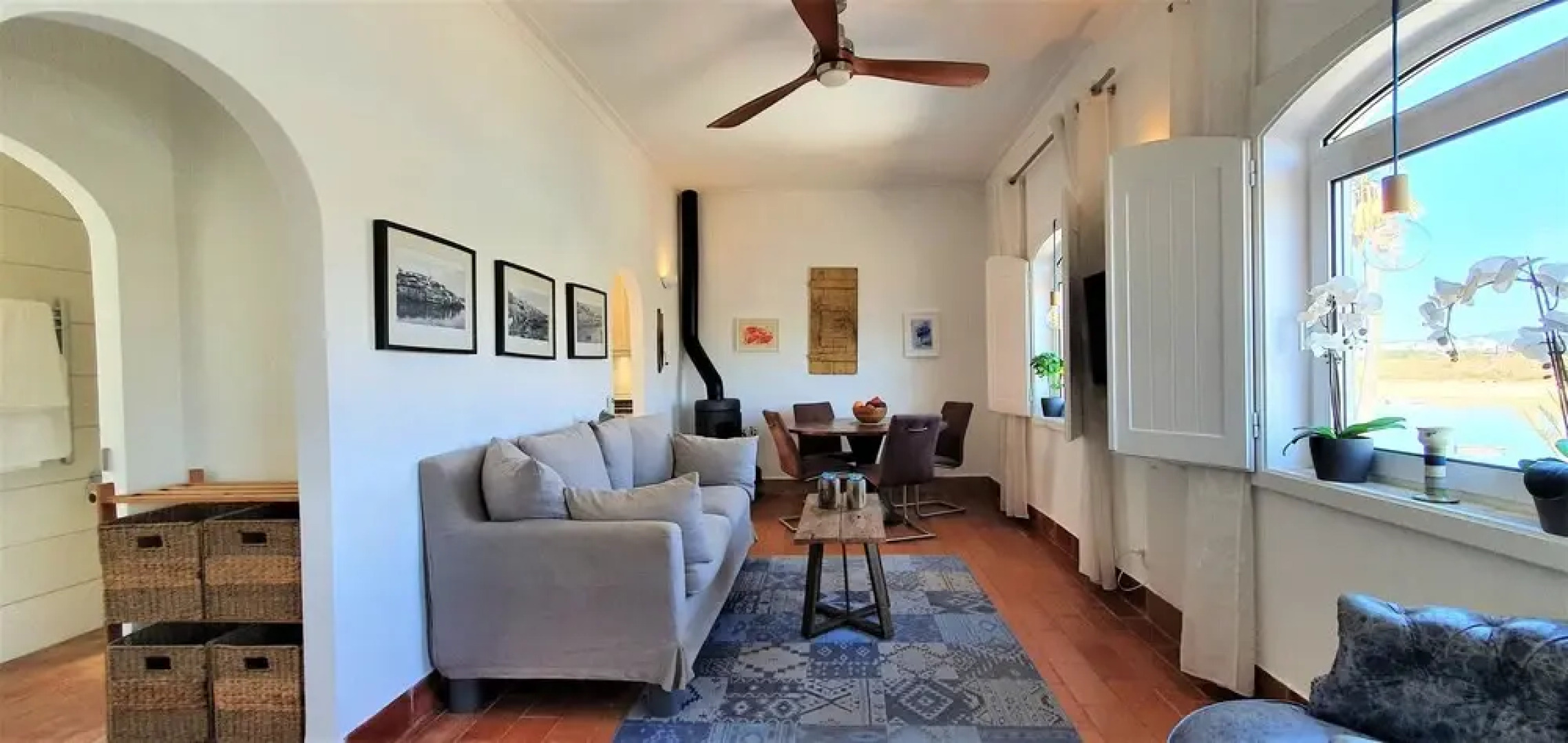 Waterfront, big Terrace, hot tub & 200 m to Beach