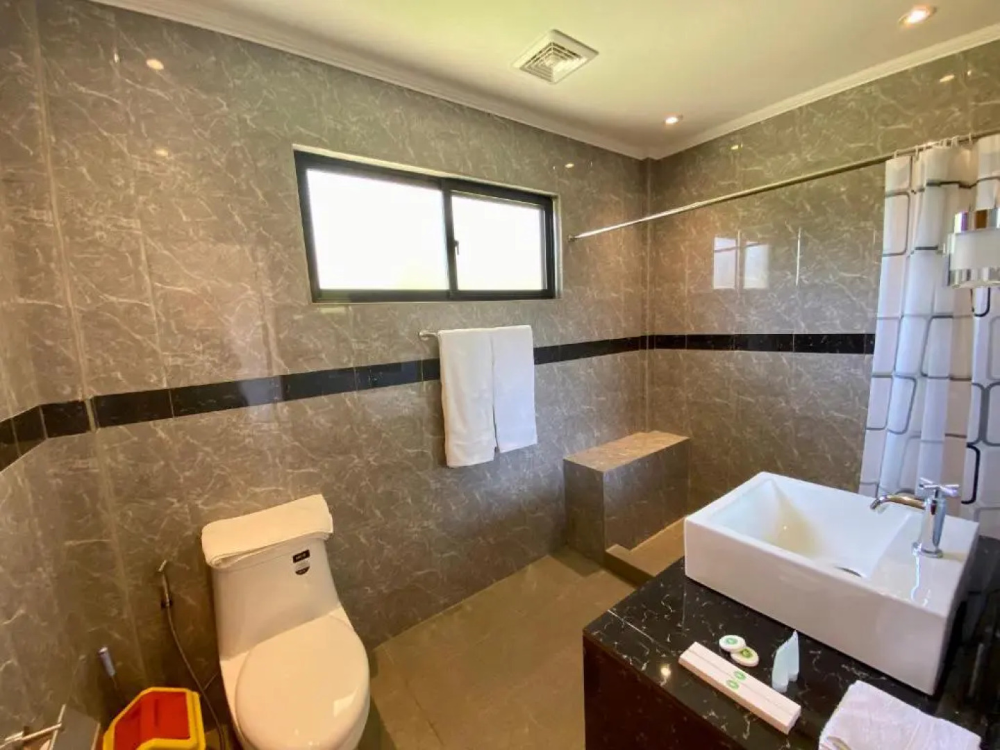 Strutz Art Garden Resort