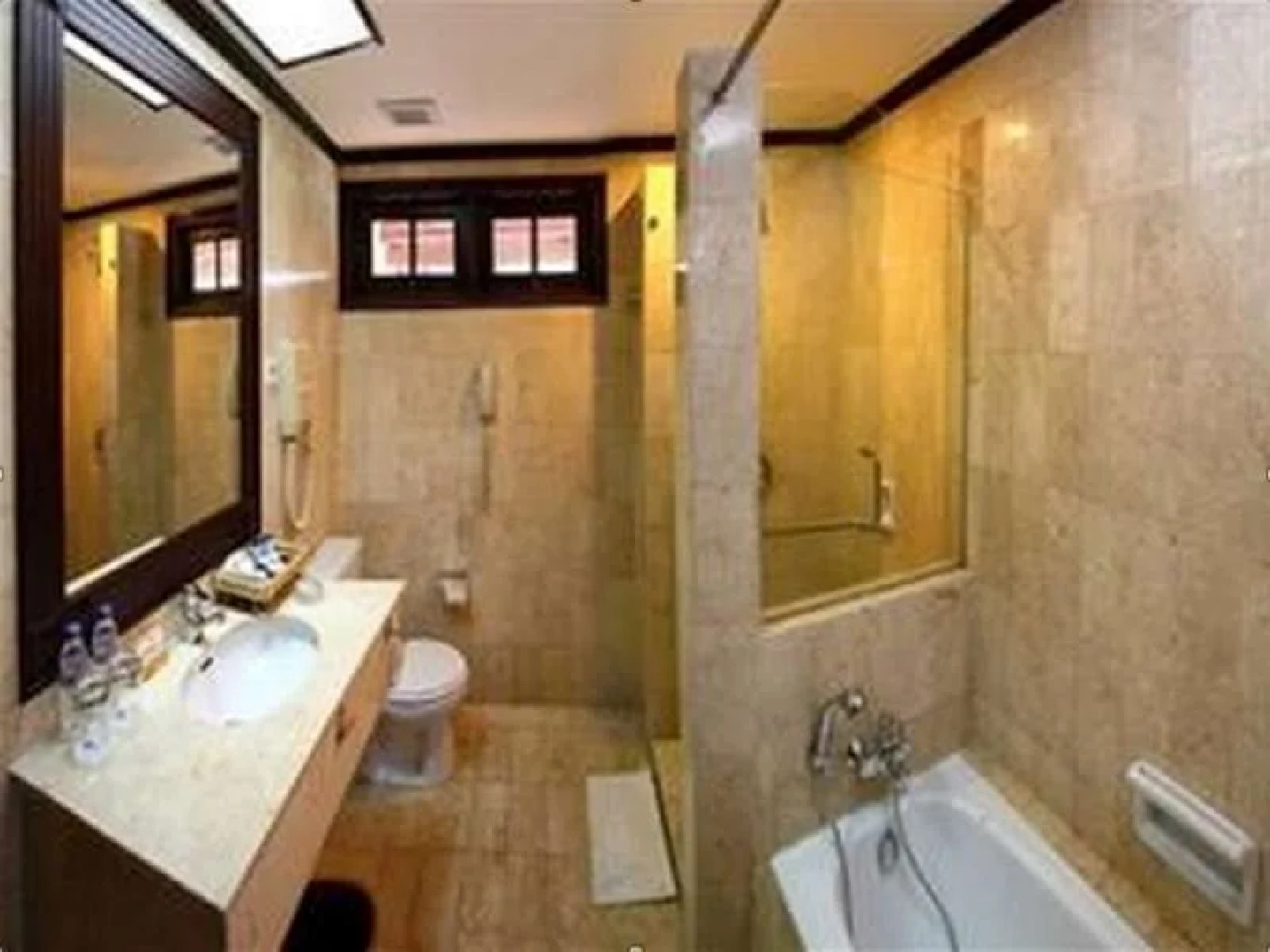 Hotel Equator Surabaya