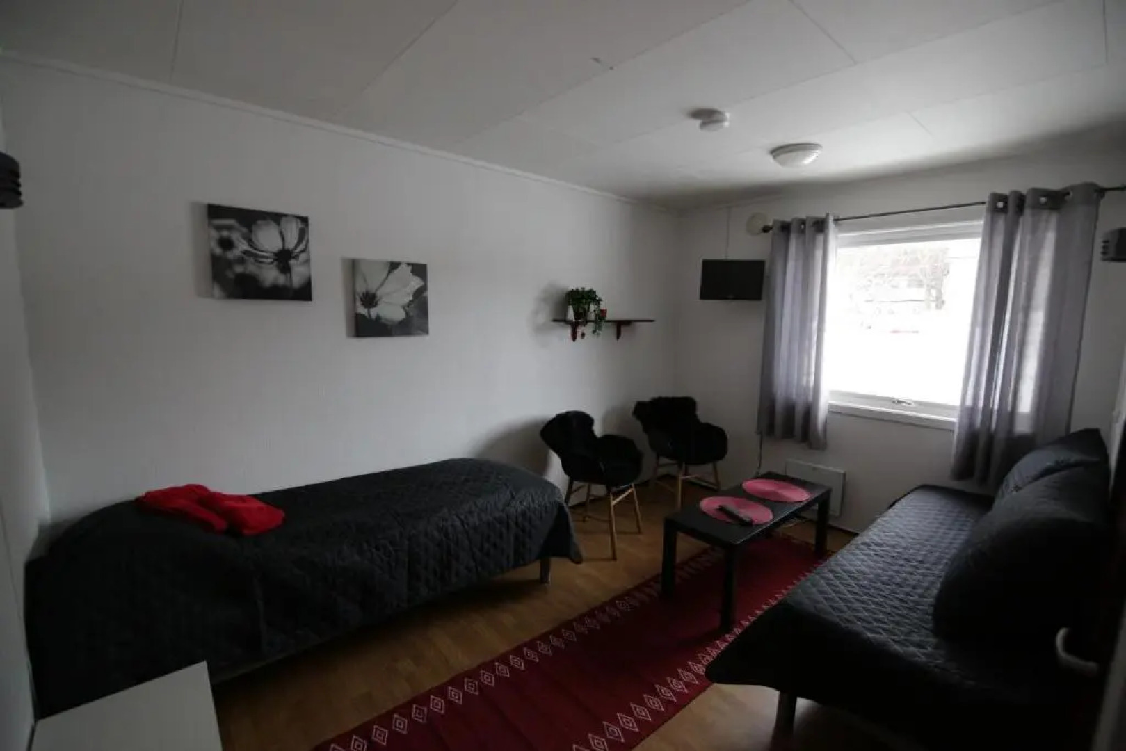 Lyngenfjord, Frøyas hus