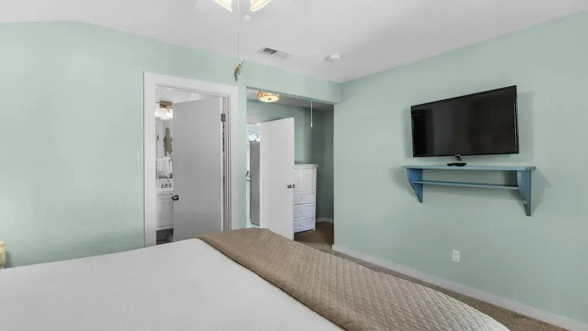Your Ideal Beach Getaway With Private Pool, Game Room and Close to Beach!