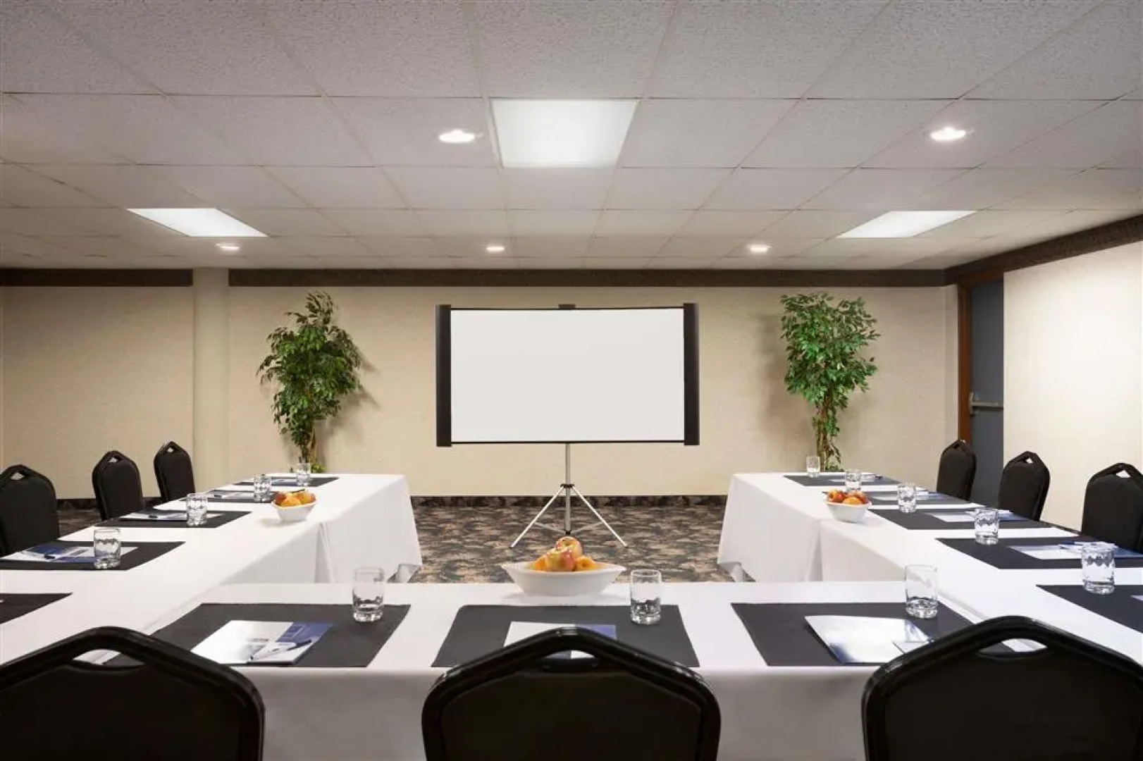 Travelodge By Wyndham Conference Centre & Suites Whitecourt