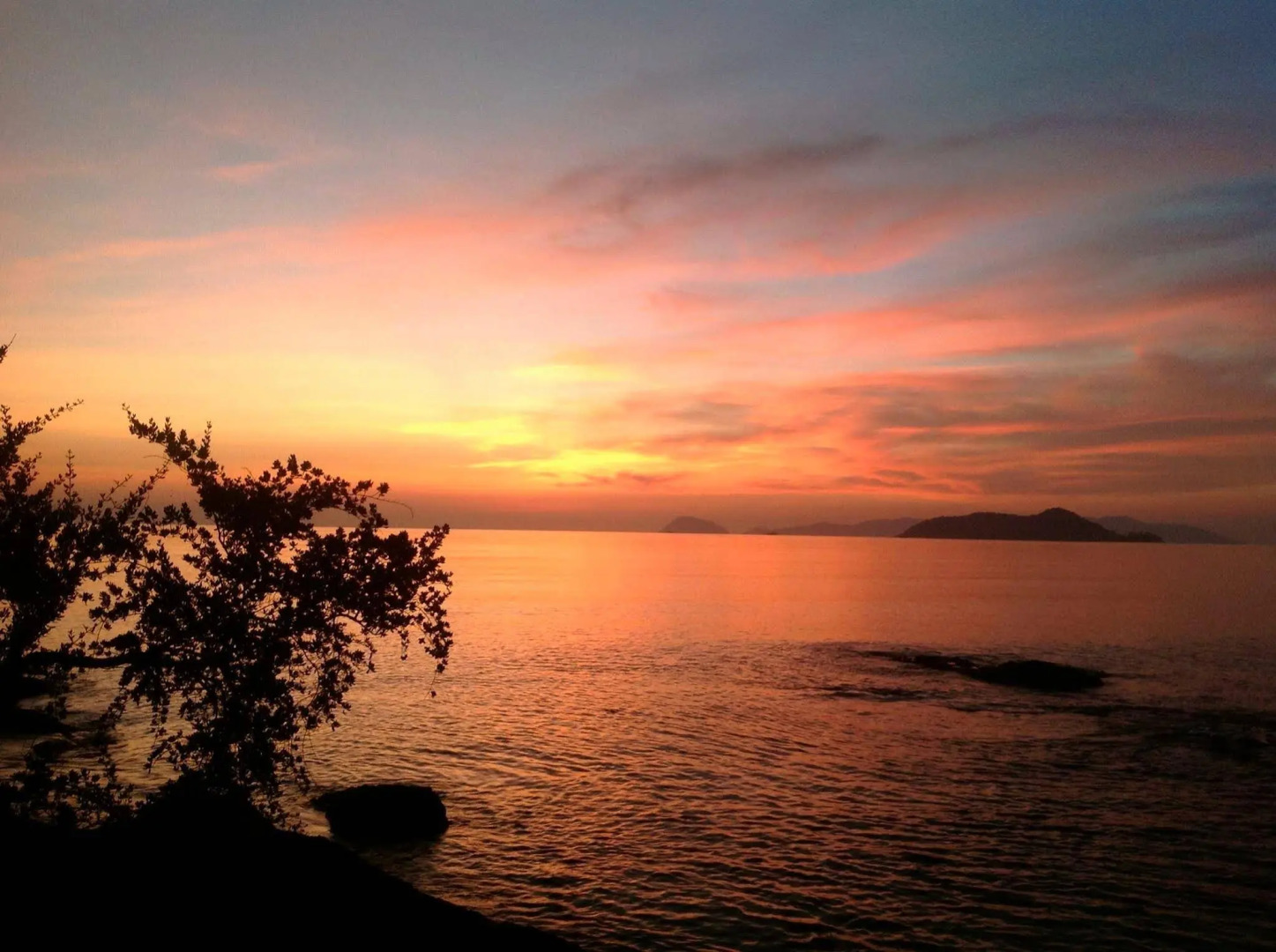 Banana Sunset Bar & Bungalows