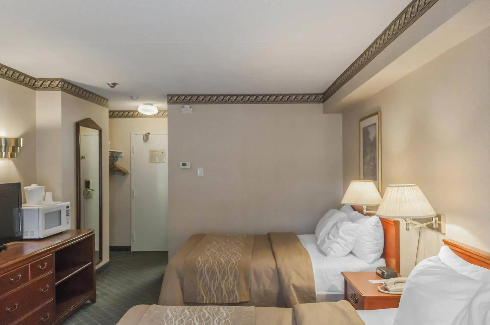 Mississauga Inn & Suites