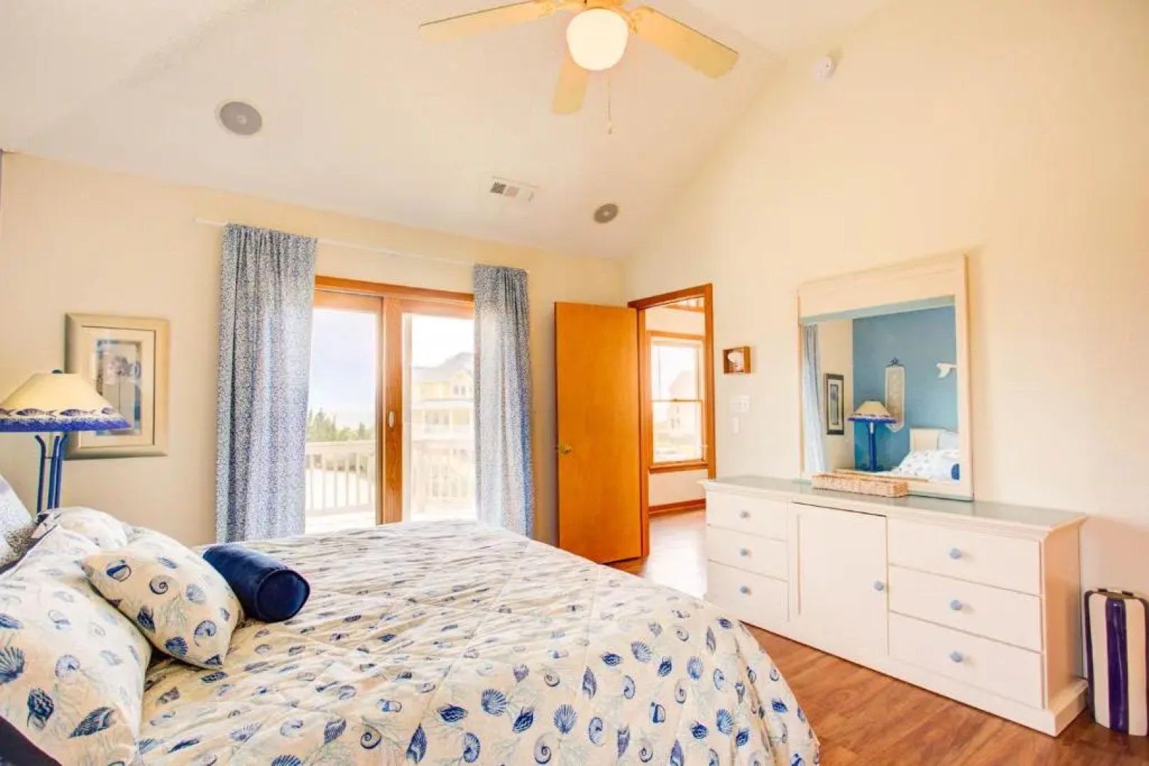 1240 Whale Song I Ocean View