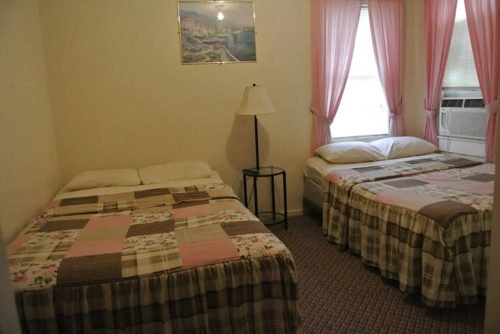 RoseWood Inn
