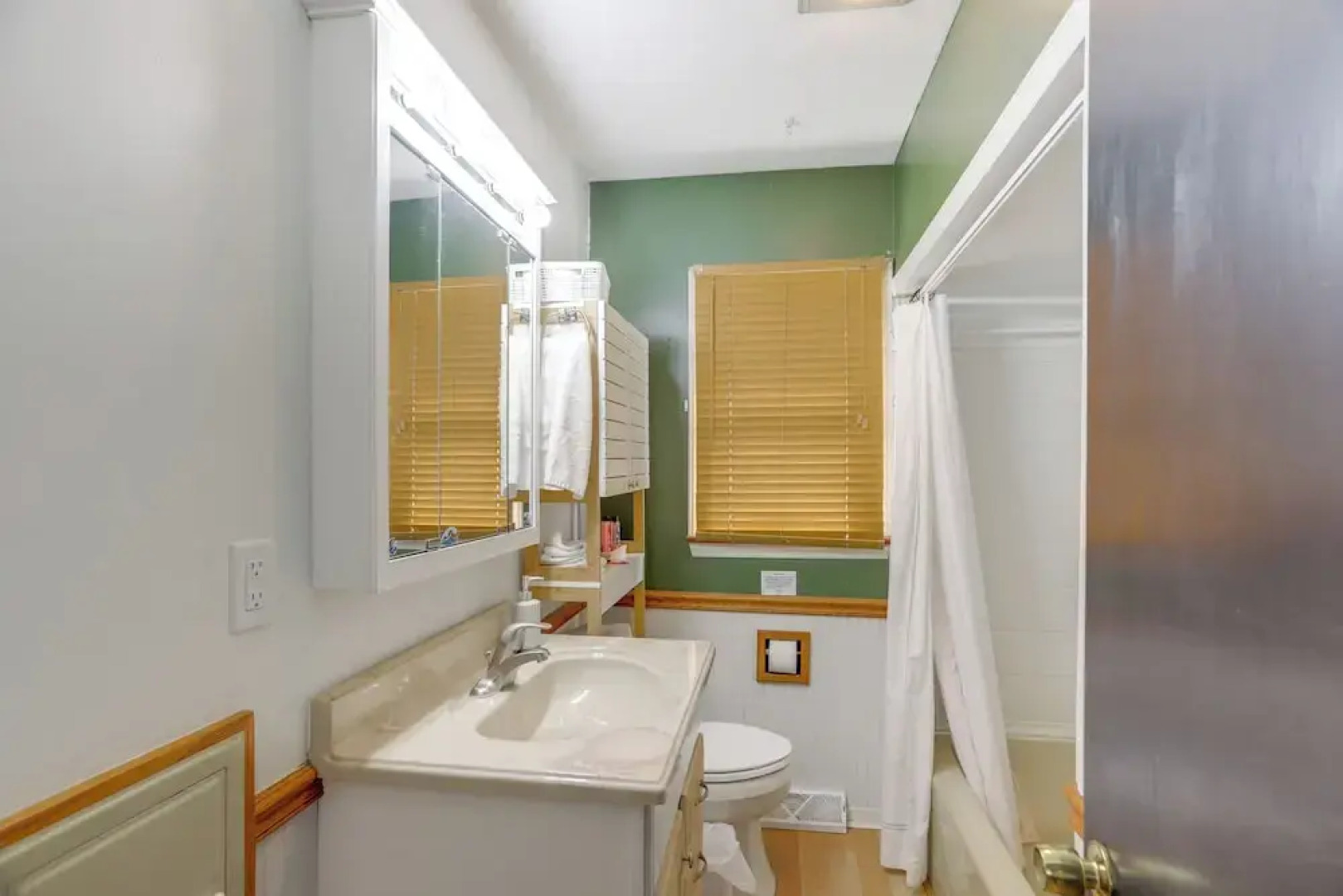 Steps to Lake Erie! Cedar Point Home Base w/ Deck