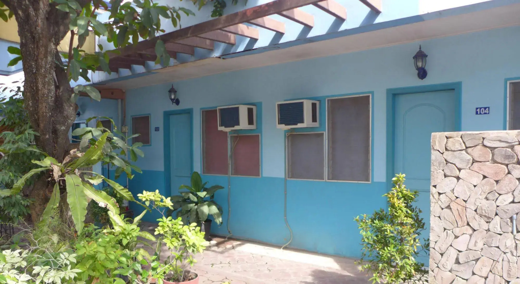 Rozen Suites Malakas