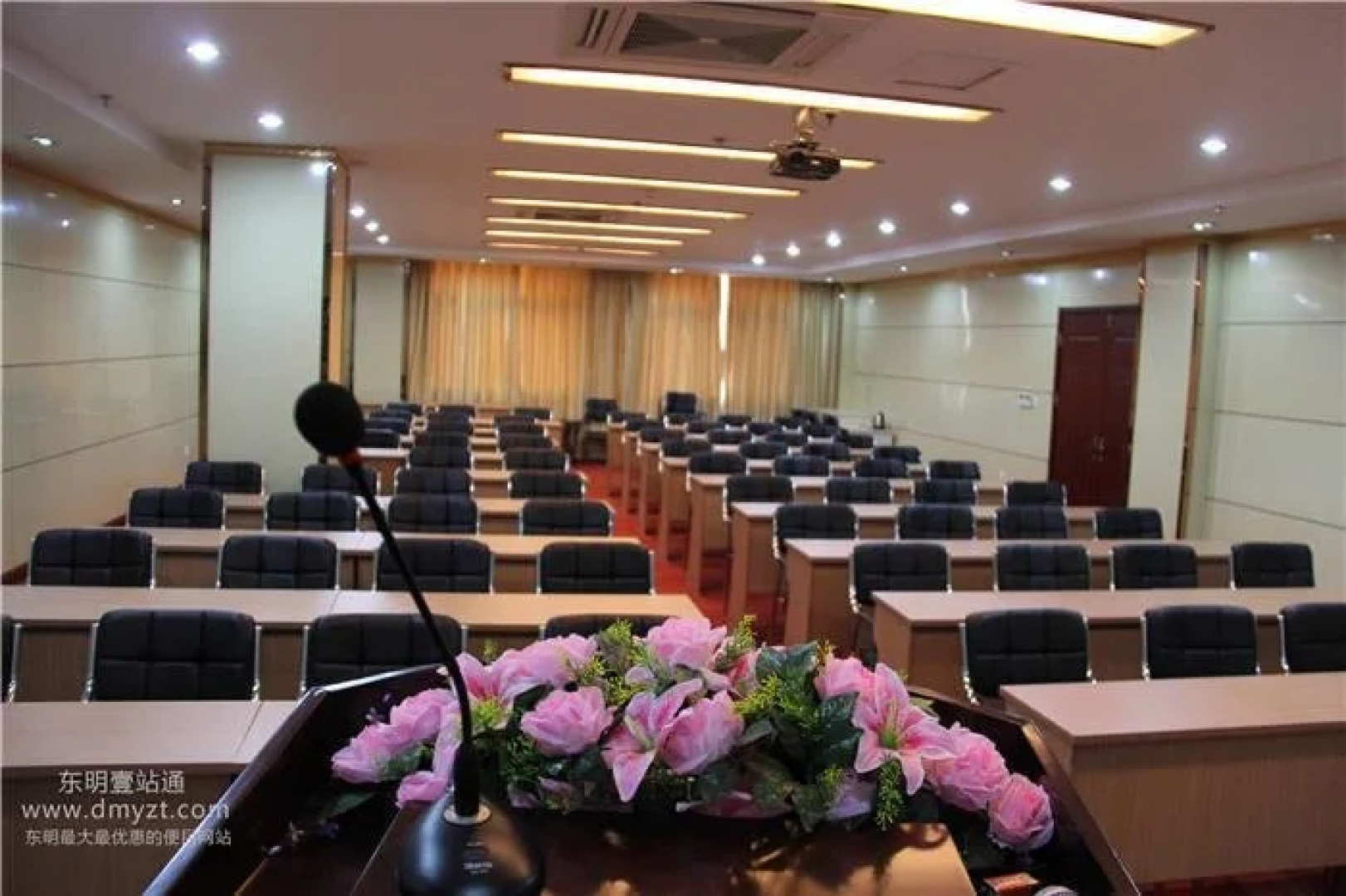 Dushi Yizhan Business Hotel
