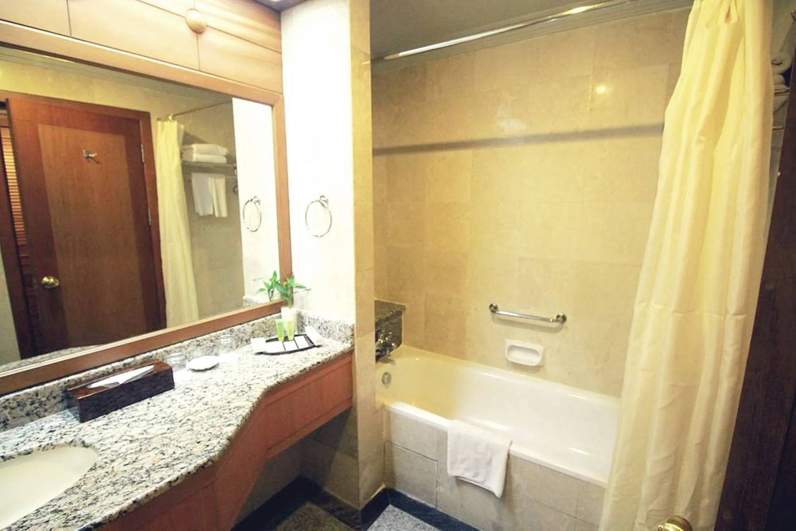 Planet Holiday Hotel & Residence