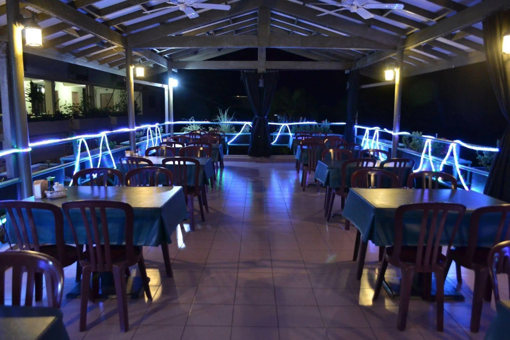 West Plaza Hotel by the Sea