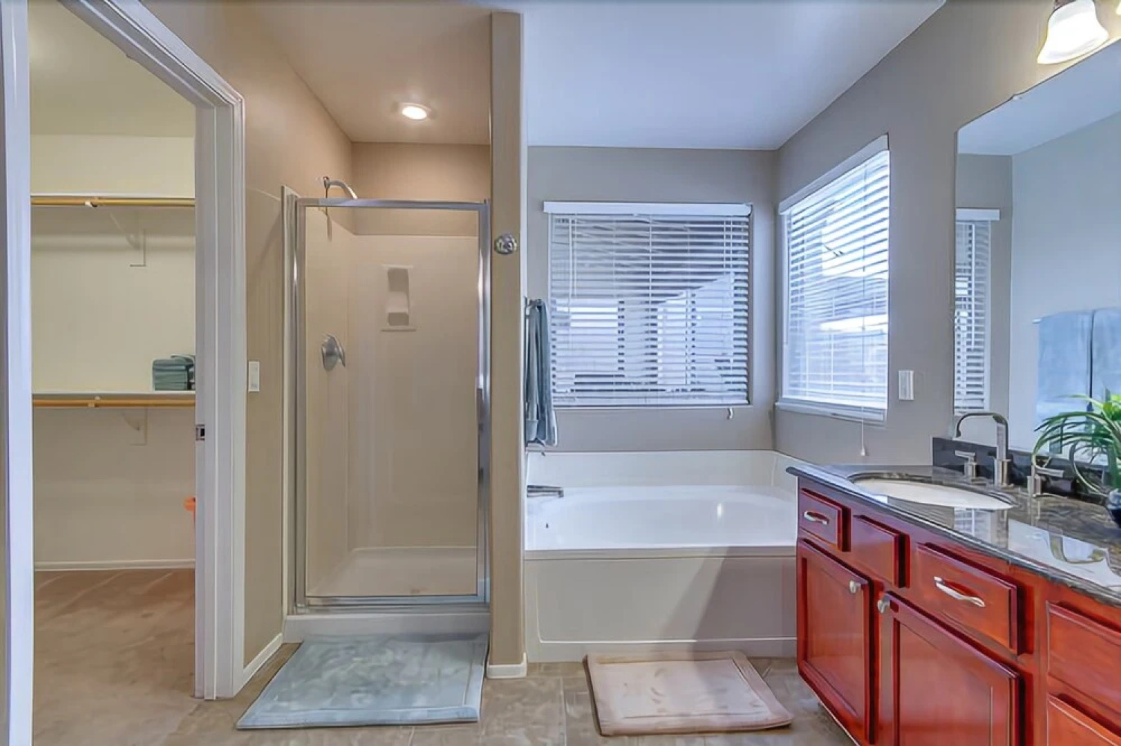 Peggy - 3 Br home by RedAwning