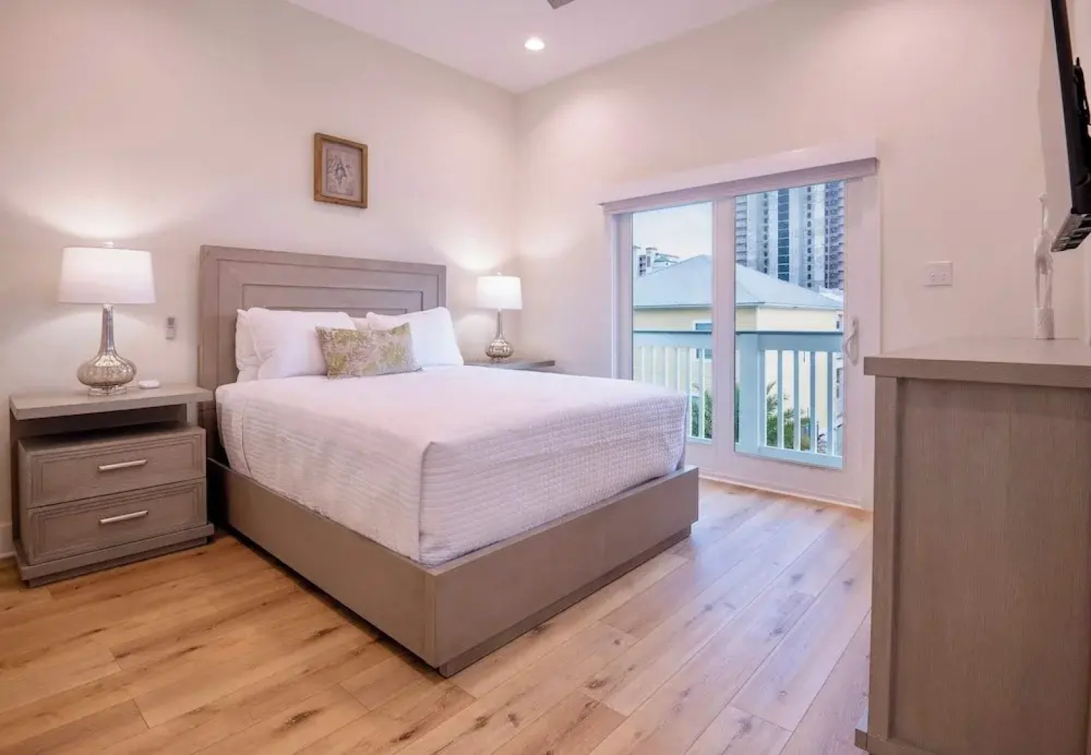 8 Bed 9 Bath Private Pool Grill Walk to Beach