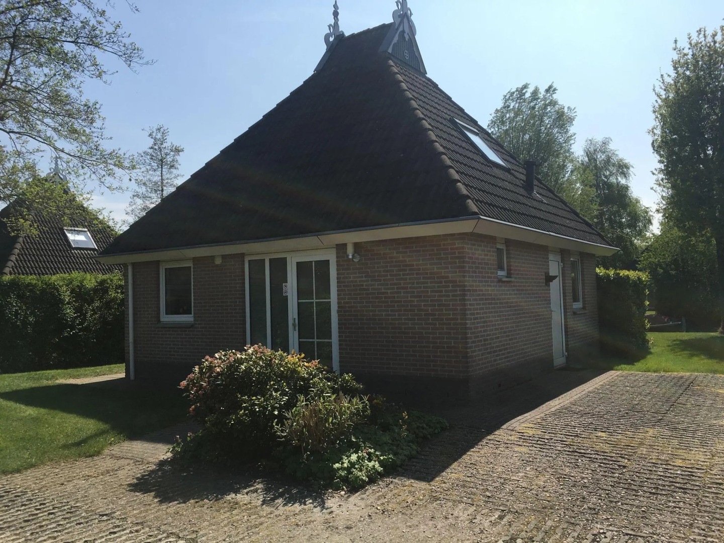 Detached bungalow with microwave and WiFi, within nature