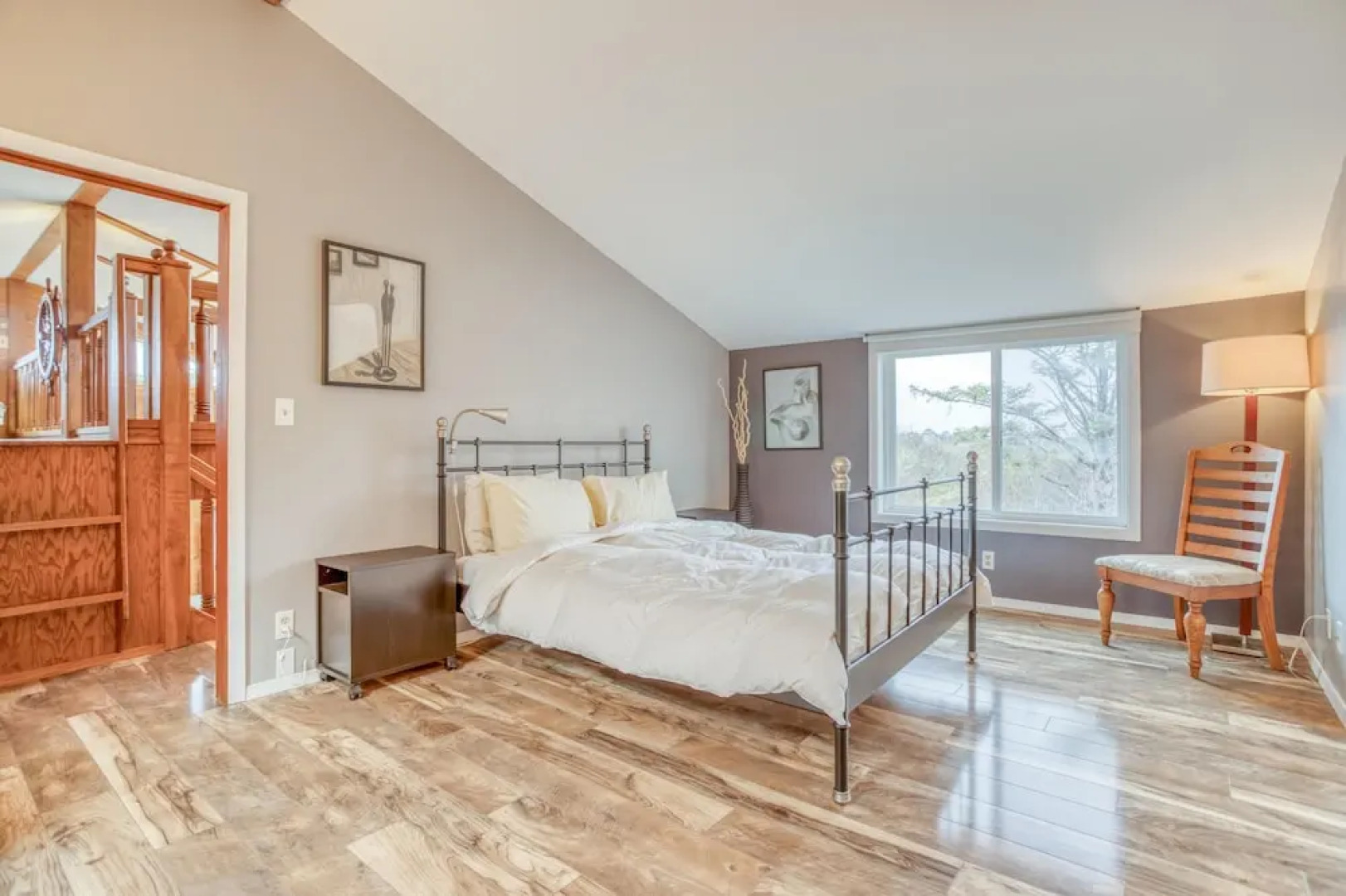 Lakefront Beachhouse