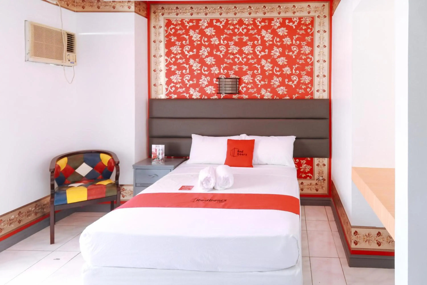RedDoorz Plus @ Castle Chateau Iloilo