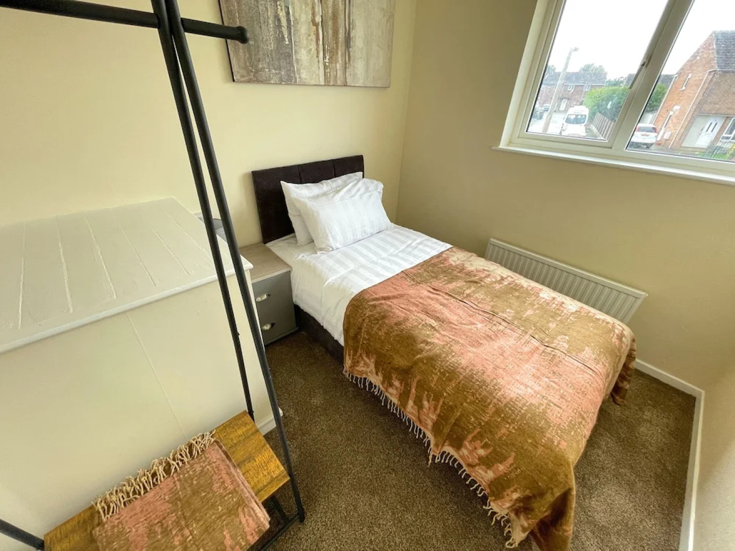 6 Person Spacious Home with Garden