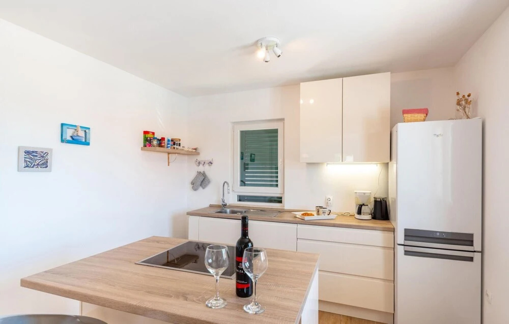 Stunning Home in Nova With Wifi and 3 Bedrooms