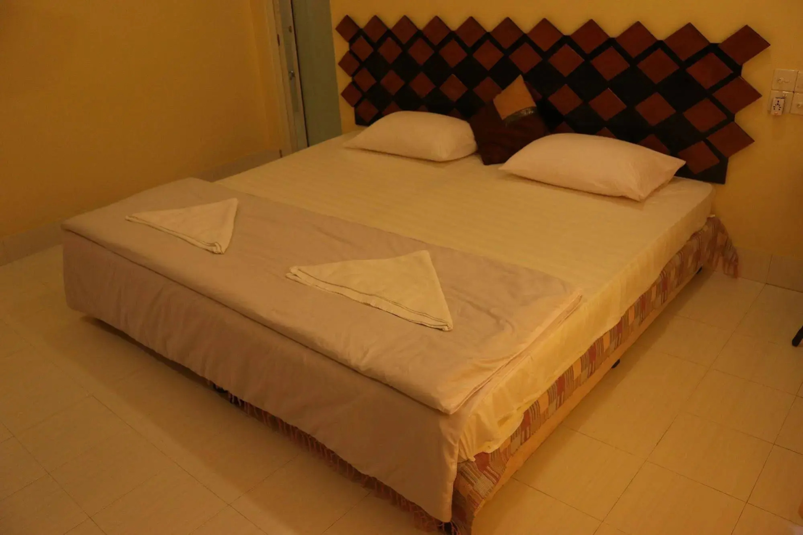Ras Beach Inn