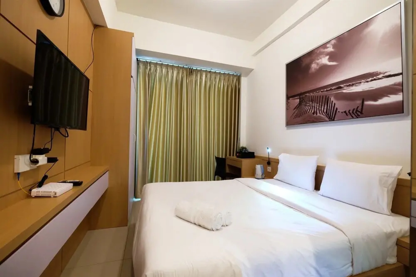 Homey Studio Room Tree Park Apartment near BSD City By Travelio