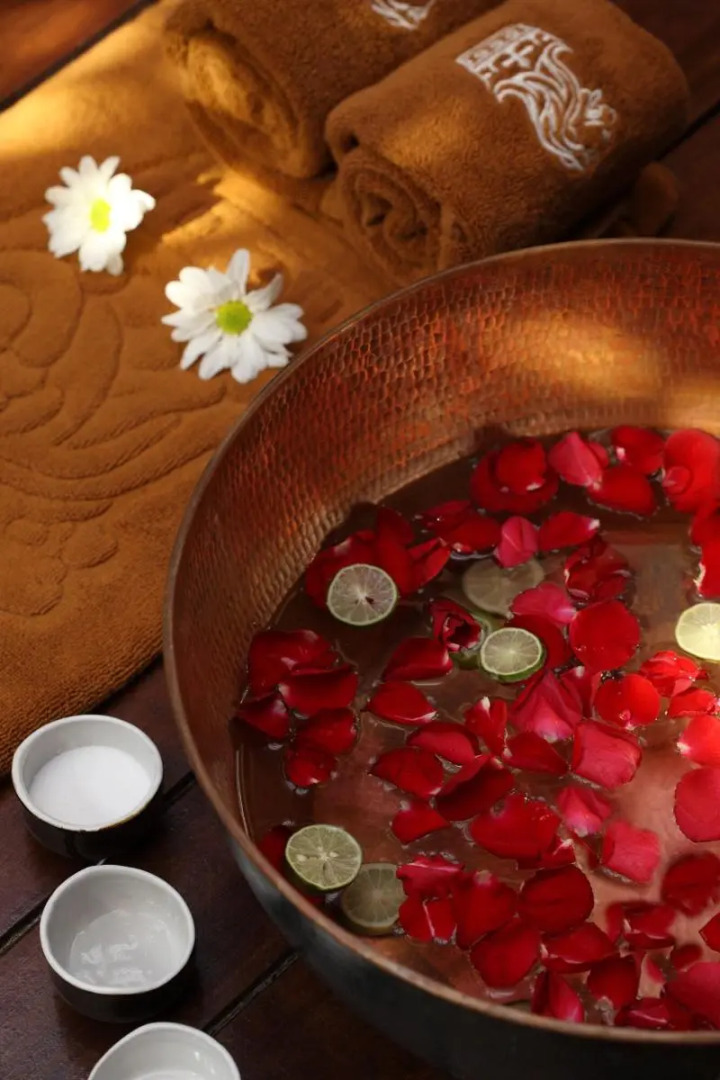 The Ritz-Carlton Jakarta, Mega Kuningan