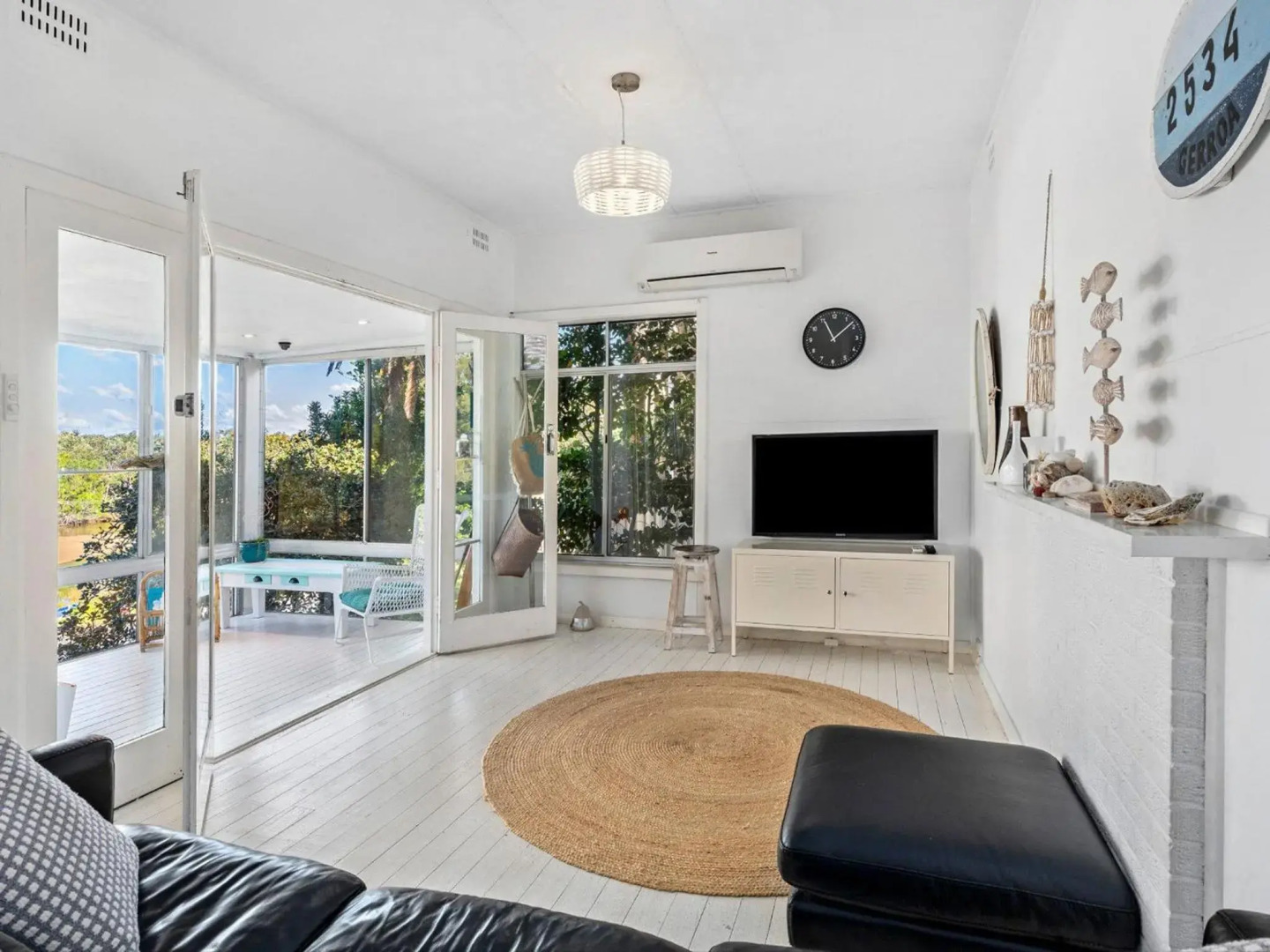 BOMBORA Gerroa 4pm check out Sundays