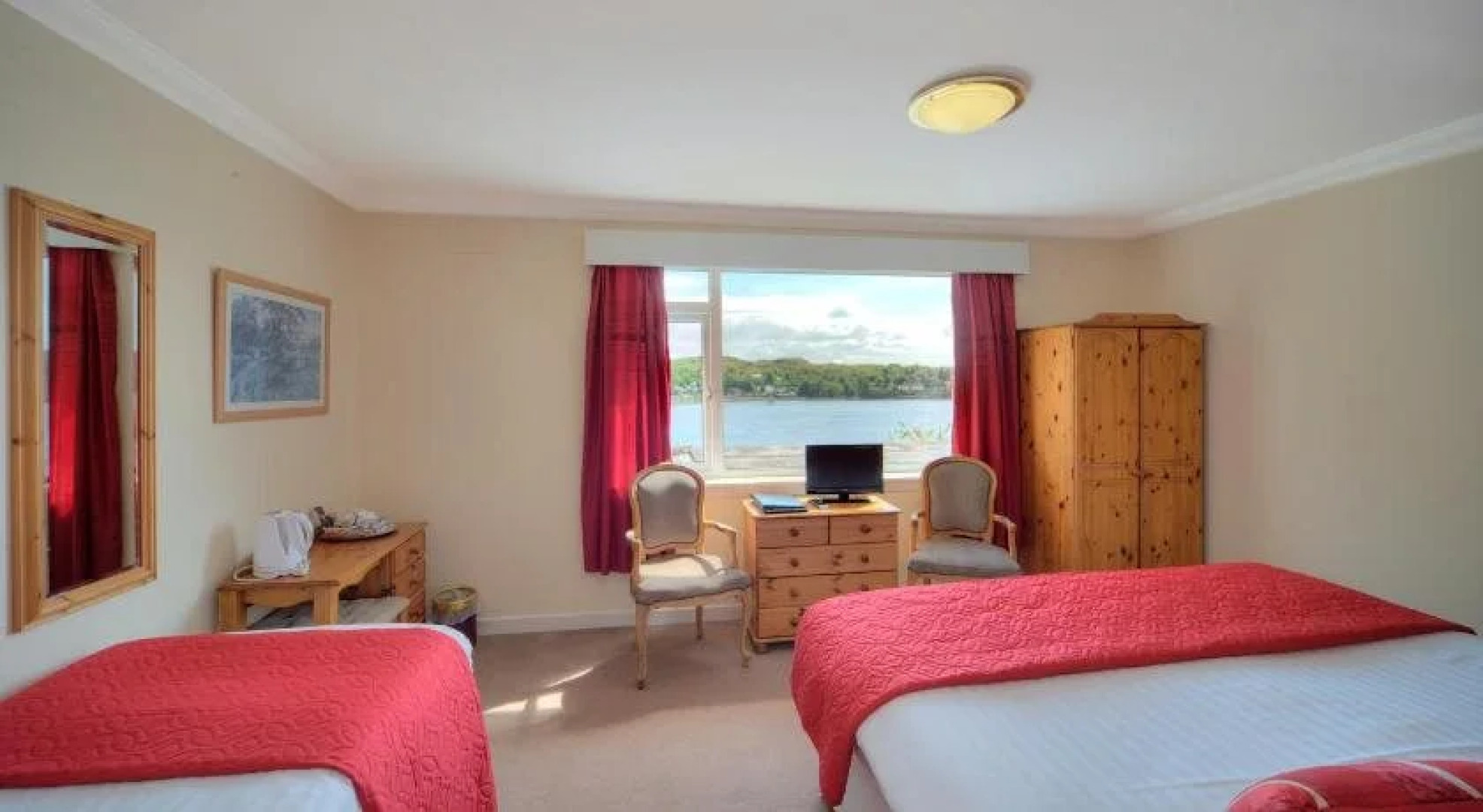 The Lochnell Arms Hotel