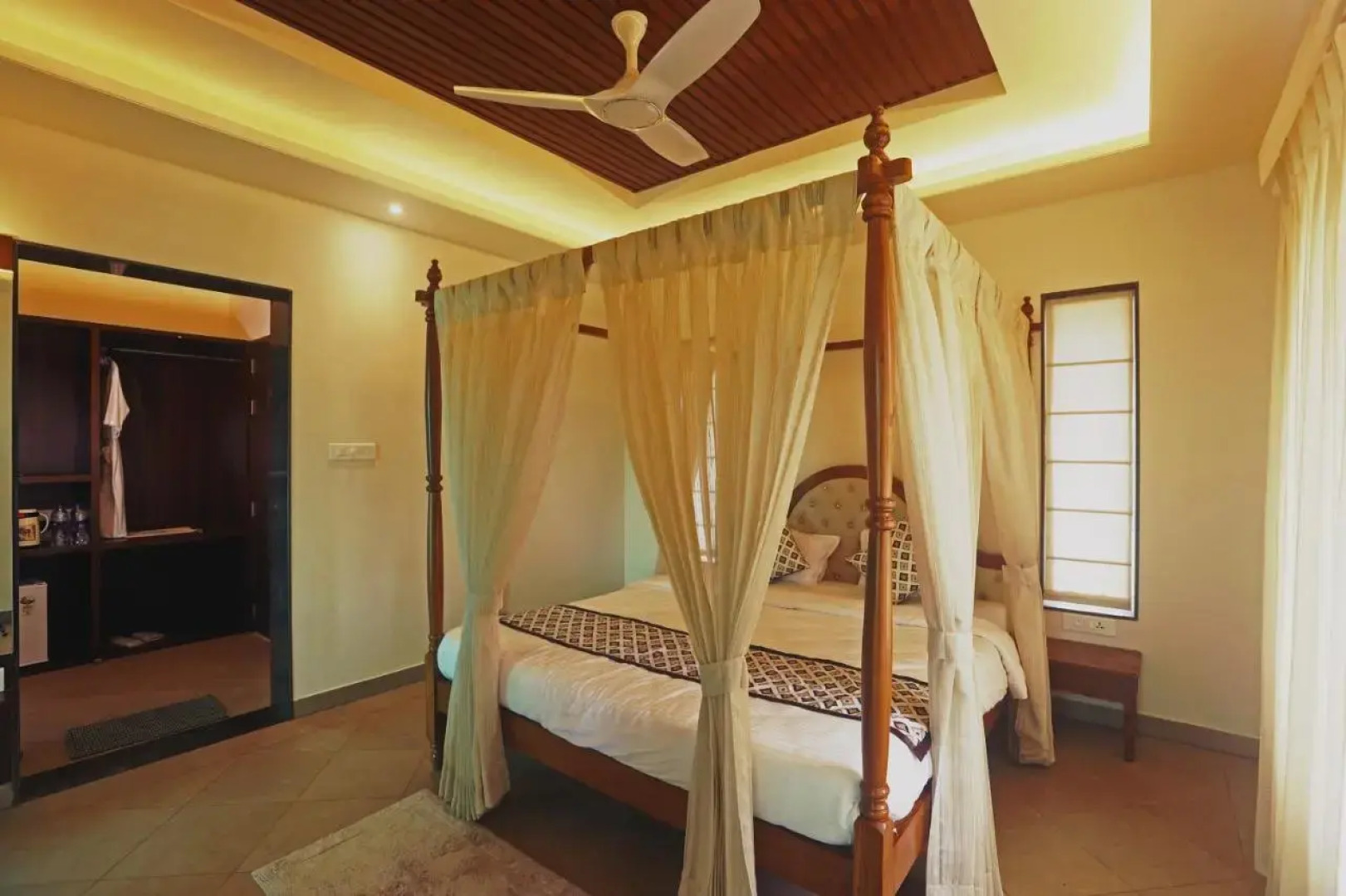 D Clouds Pure Veg, Gaganbawada