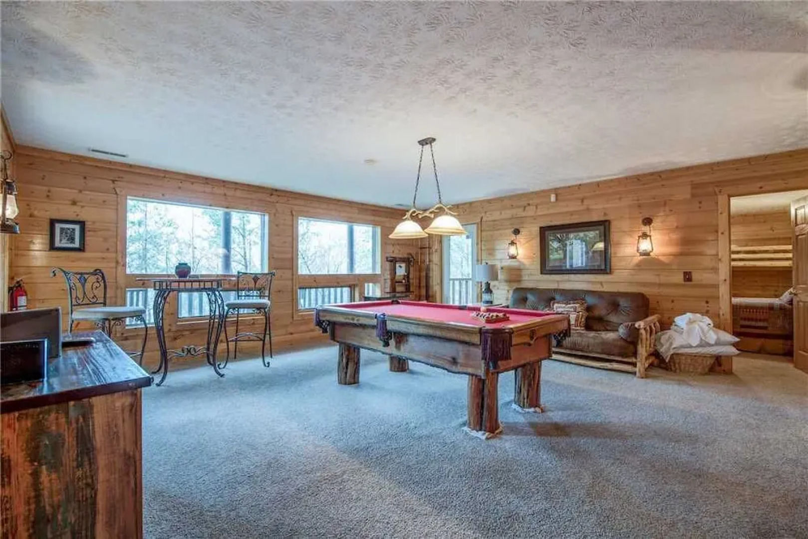 Dreamscapes 5 Bedroom Mountain View Home with Hot Tub