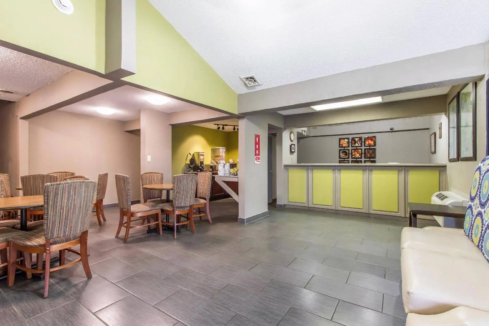 AmeriVu Inn & Suites - Gilbertsville