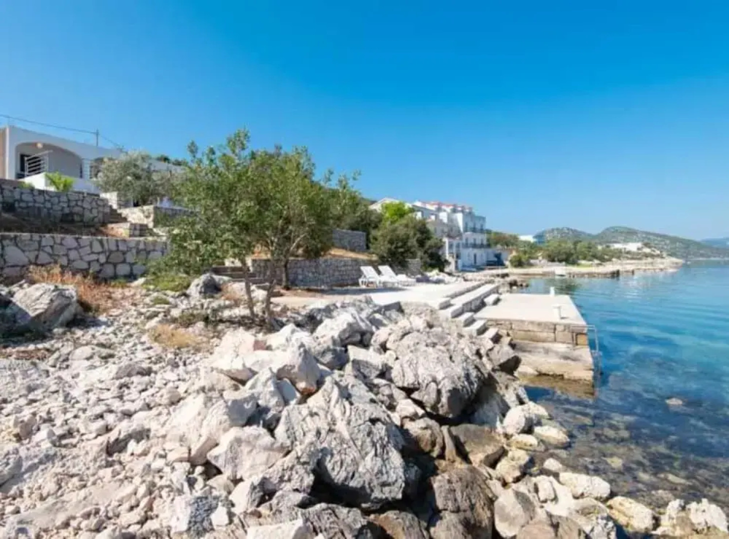 Spacious and Cozy Seafront Apartments